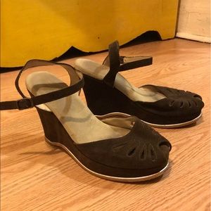 Natural Comfort Brown suede wedges- size 8